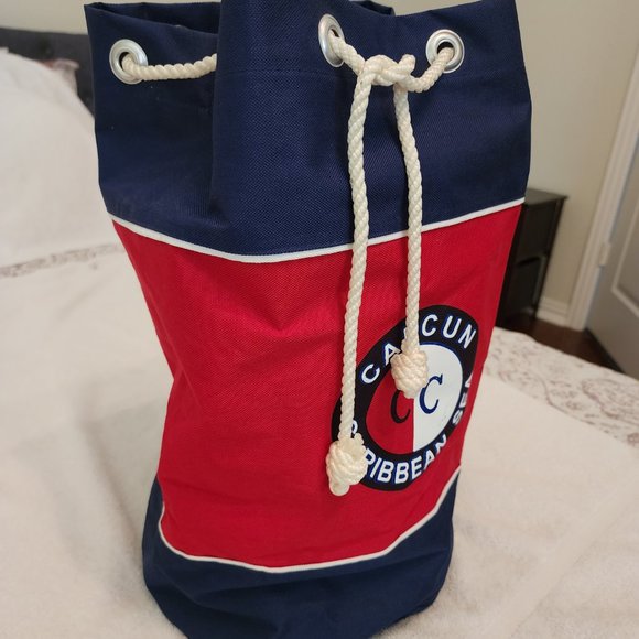 Stylish Artex vertical travel duffel bag in Cancun colors red & blue with straps - Picture 4 of 8